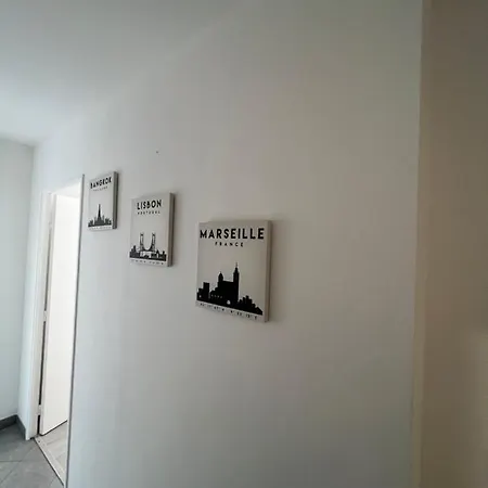 In Two Min Apartment Chessy (Seine-et-Marne)