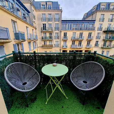 Apartment In Two Min Chessy (Seine-et-Marne)