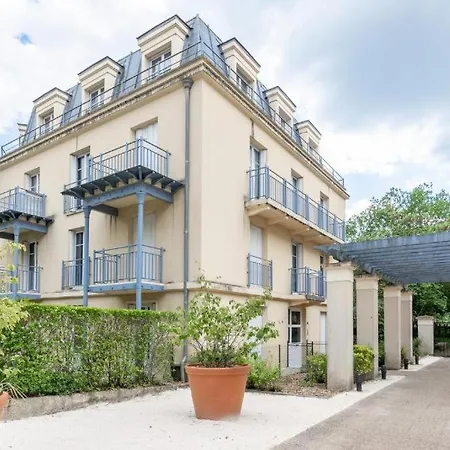 Apartment In Two Min Chessy (Seine-et-Marne)