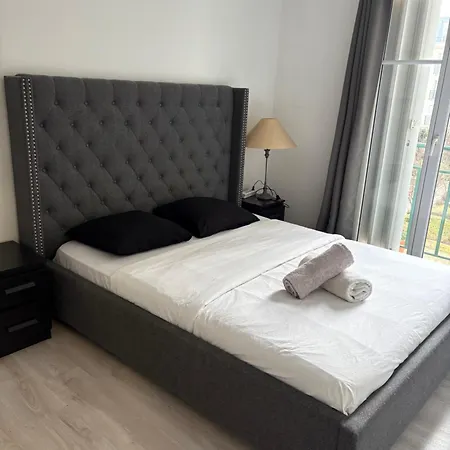 Cosy In Two Min * Chessy (Seine-et-Marne)